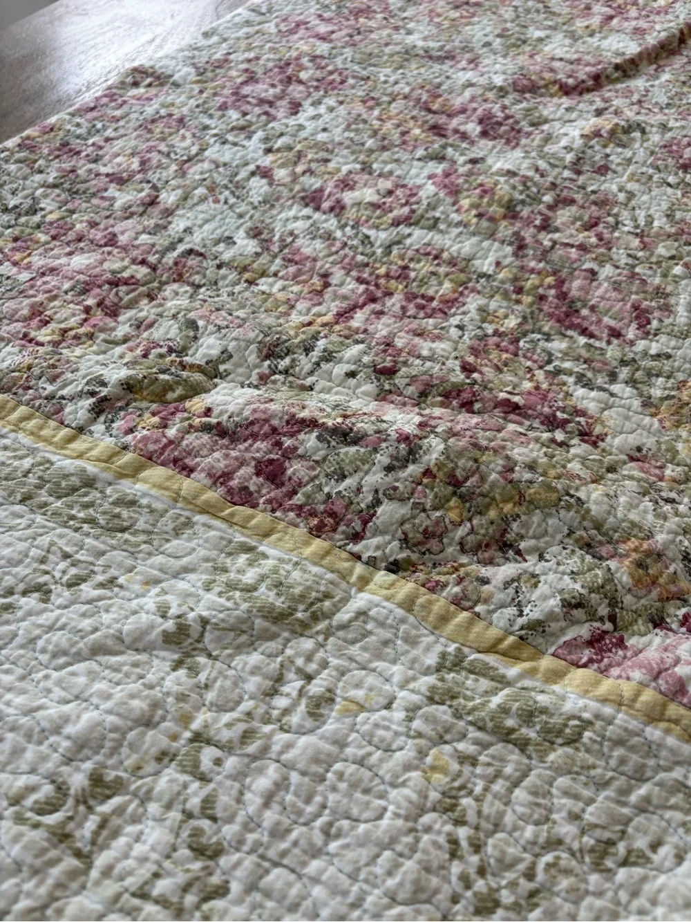 Jessica Simpson Floral Quilt in Full Size